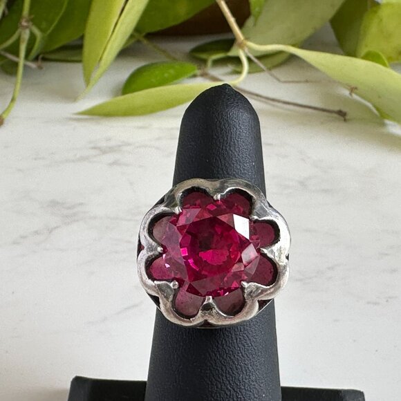Vintage Sterling Silver Flower Design Ring With Faceted Round Simulated Ruby - Picture 11 of 11